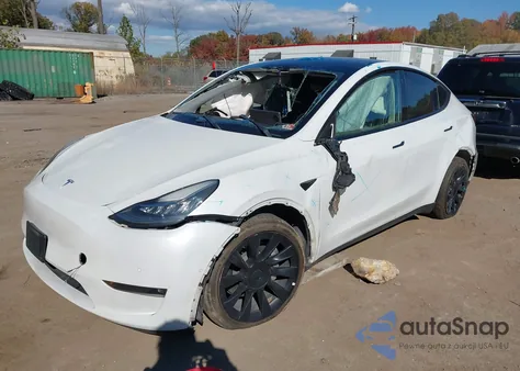 2022 Tesla Model Y Long Range Dual Motor All-Wheel Drive z USA, uszkodzony, nr VIN 7SAYGDEE0NF379863